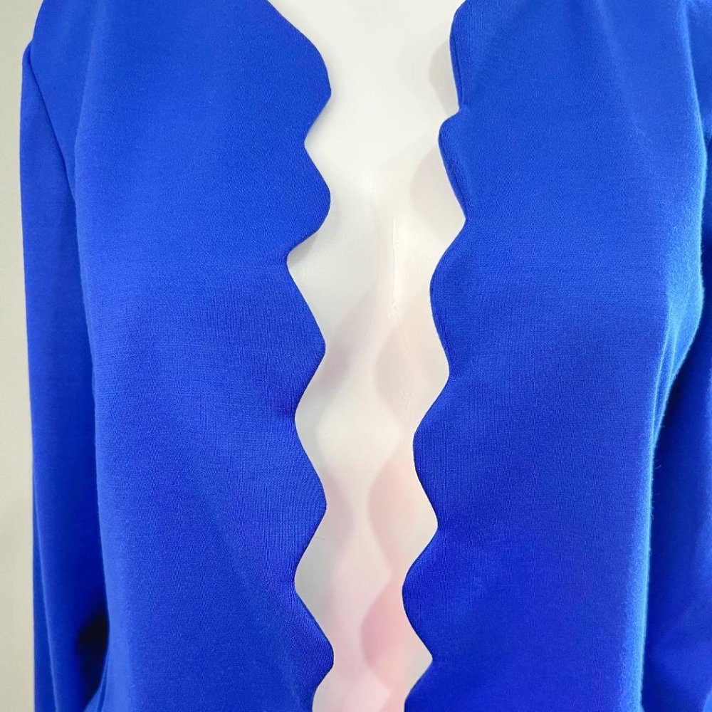 BEAUTIFUL BLUE LIGHT BLAZER WITH SCALLOP DESIGN SIZE SMALL COTTON MATERIAL